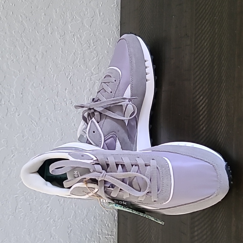NWT Mens Reebok Retro Style Gray & Wht Sneakers Size: 10 - Picture 7 of 9